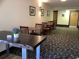 Luxury Inn And Suites