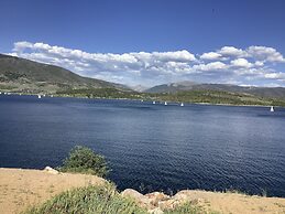 Luxury Inn And Suites