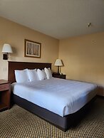 Luxury Inn And Suites