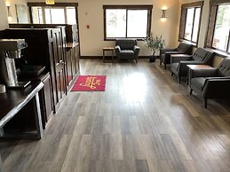 Luxury Inn And Suites