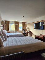 Luxury Inn And Suites