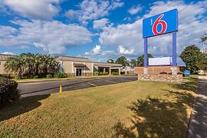 Motel 6 Warner Robins, GA