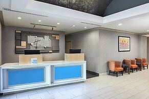 Holiday Inn Express I-26 & Us 29 At Westgate Mall by IHG