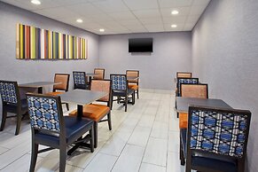 Holiday Inn Express I-26 & Us 29 At Westgate Mall by IHG