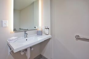 Holiday Inn Express I-26 & Us 29 At Westgate Mall by IHG