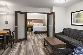 Holiday Inn Express & Suites Saskatoon, an IHG Hotel
