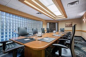 Clarion Hotel & Suites