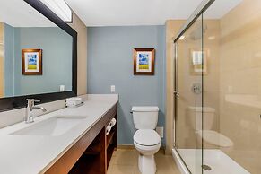Clarion Hotel & Suites