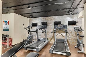 Clarion Hotel & Suites