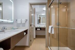 Clarion Hotel & Suites