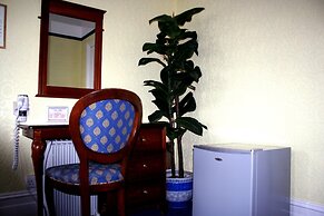 The Ilfracombe House Hotel - near Cliffs Pavilion
