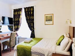 The Ilfracombe House Hotel - near Cliffs Pavilion
