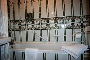 The Ilfracombe House Hotel - near Cliffs Pavilion