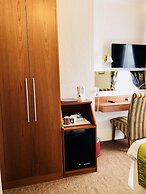 The Ilfracombe House Hotel - near Cliffs Pavilion