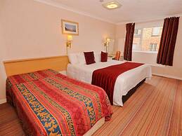 Denewood Hotel - Guest Accomodation