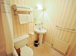 Denewood Hotel - Guest Accomodation