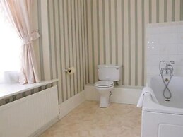 Denewood Hotel - Guest Accomodation