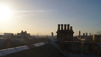 The Hampton Court Guesthouse