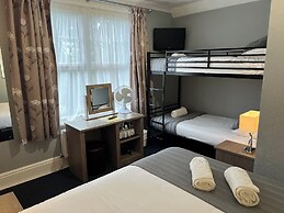 The Corner House Hotel Gatwick
