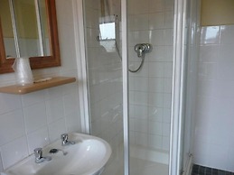 Rothwell House Hotel .