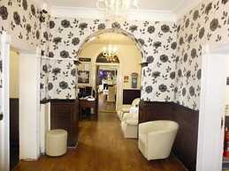 Rothwell House Hotel .