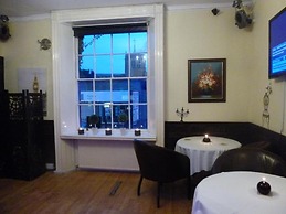 Rothwell House Hotel .