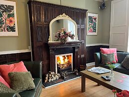 Rothwell House Hotel .