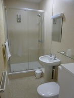 Rothwell House Hotel .