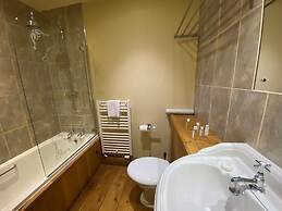 Red Lion Hotel and Manor House