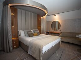 The Royal Toby Hotel