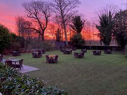 The Riverside House Hotel