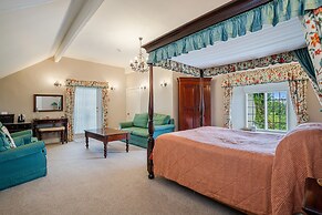 Castle of Comfort Hotel & Restaurant