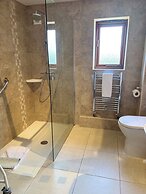 Albright Hussey Manor