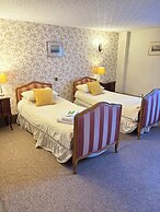 Albright Hussey Manor