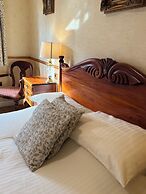 Albright Hussey Manor