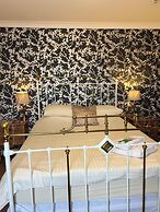 Albright Hussey Manor