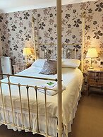 Albright Hussey Manor