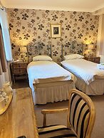 Albright Hussey Manor