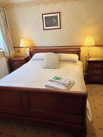 Albright Hussey Manor