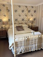 Albright Hussey Manor