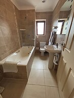 Albright Hussey Manor