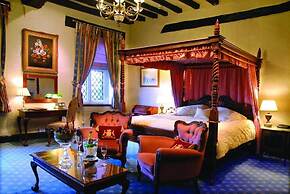 Albright Hussey Manor