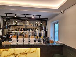 The Gatwick White House Hotel