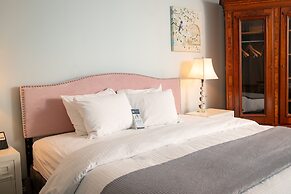 Bella Vista Hotel & Suites