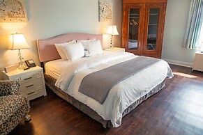 Bella Vista Hotel & Suites