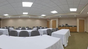 Holiday Inn Express Hotel & Suites Defiance by IHG