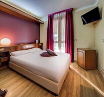 La Villa, Sure Hotel Collection by Best Western