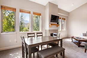 Crestview Condominiums by All Seasons Resort Lodging