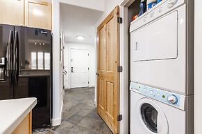 Crestview Condominiums by All Seasons Resort Lodging