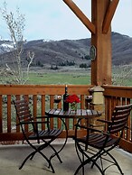 Crestview Condominiums by All Seasons Resort Lodging